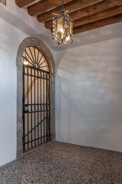 Palazzo Della Torre Apartment Венеция Екстериор снимка